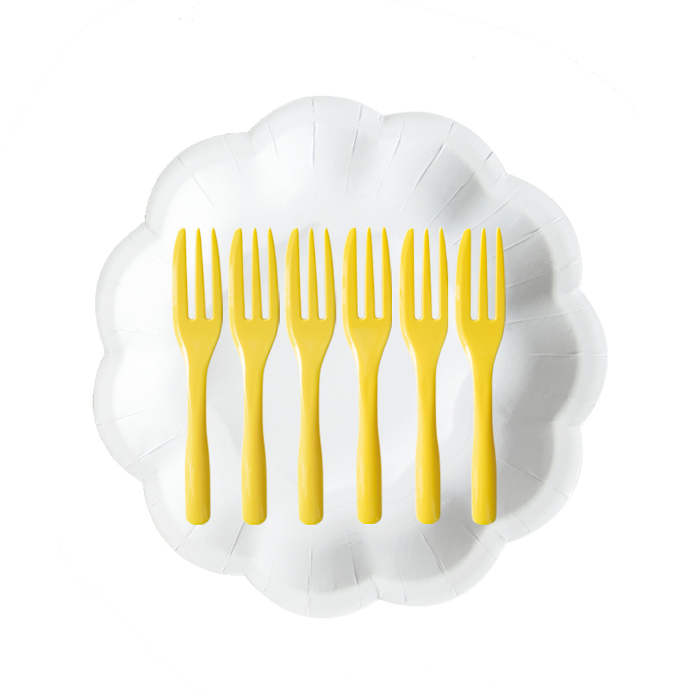 TC4A-white-flower-cake-plate-with-yellow-fork-1